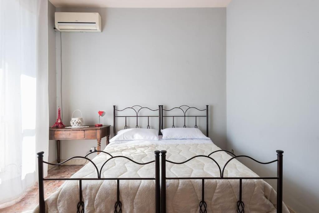 קטאניה Top Floor Apartment Near Historic Fortino מראה חיצוני תמונה